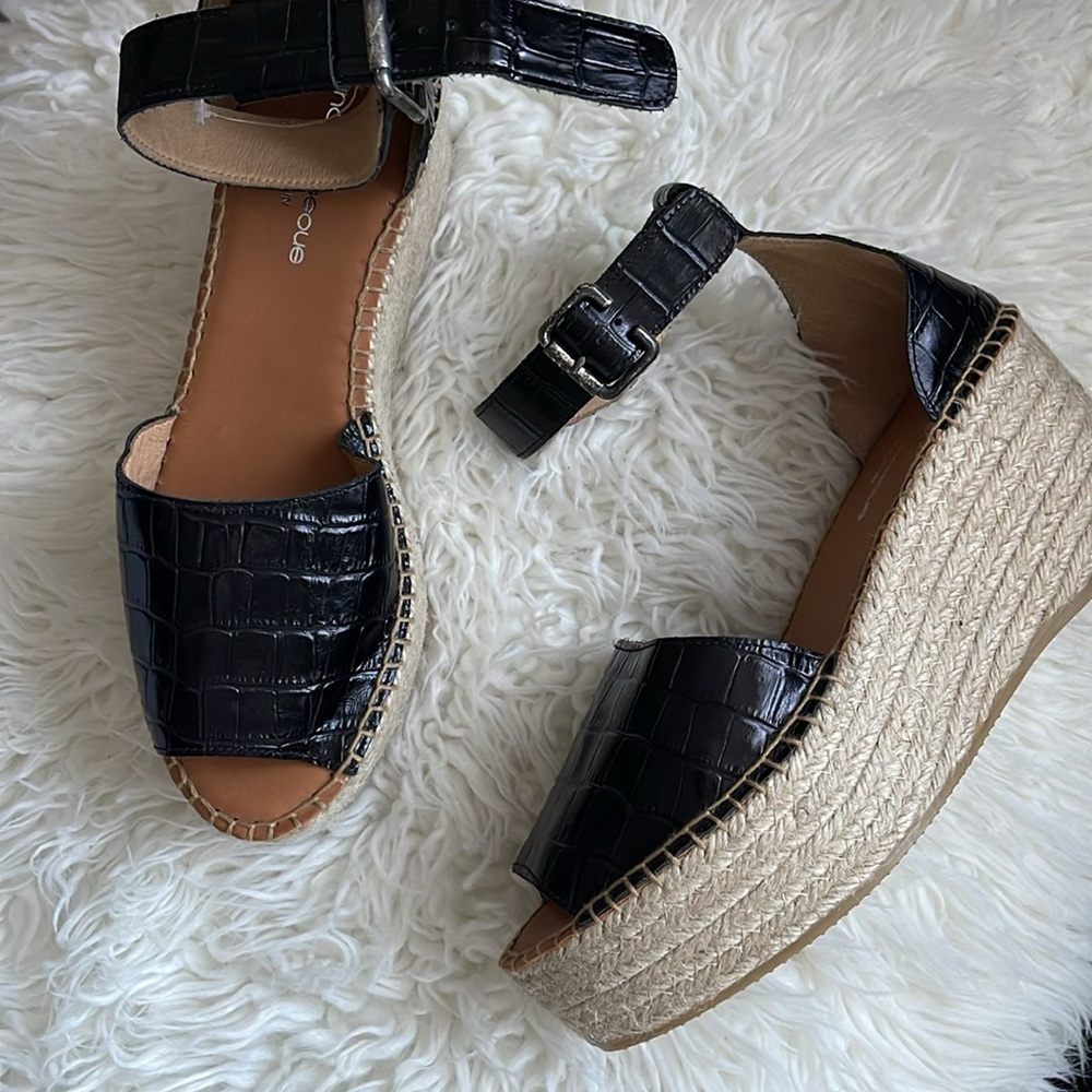 Andre Assous Womens Luz Black Wedge Sandals Shoes
